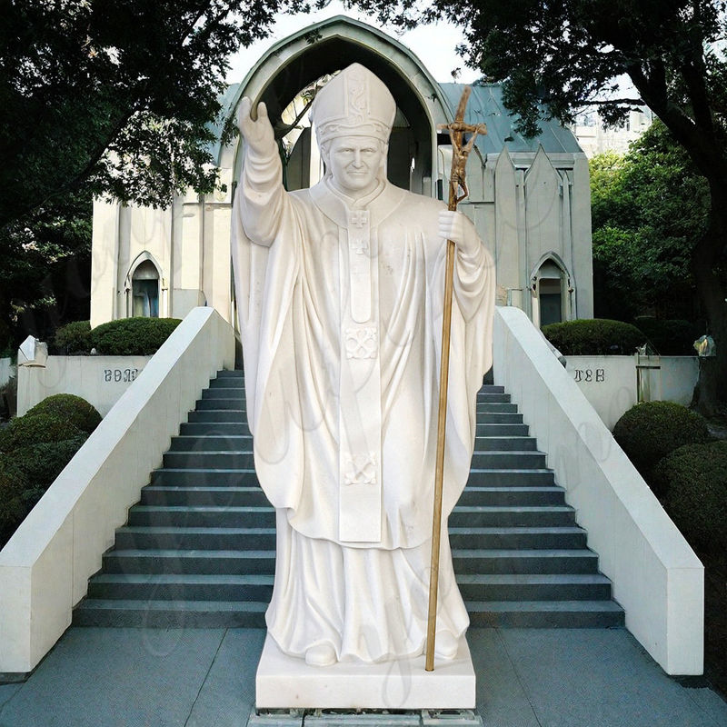 St-John-Paul II Statue